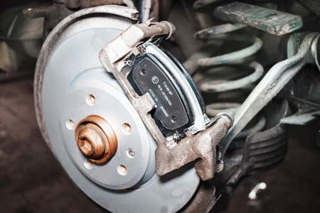 Замена тормозных колодок и дисков VW TIGUAN в Саратове